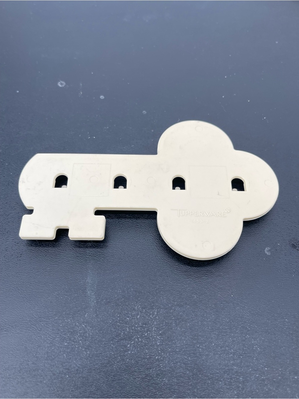 Tupperware Cream Key-Shaped Wall Hook Rack #1453-2 - Picture 6 of 6